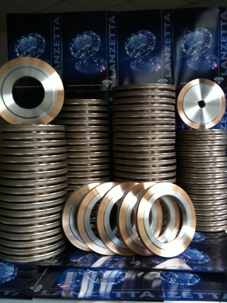 ROUND EDGE